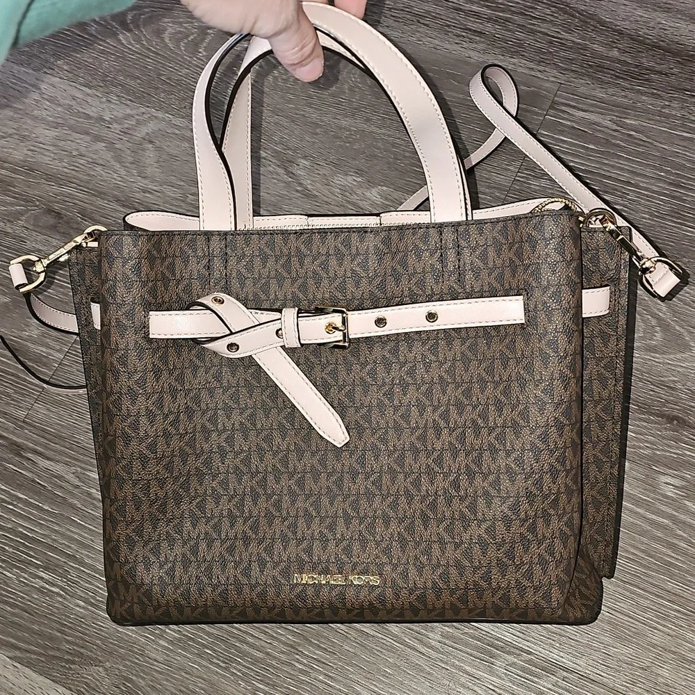 MICHAEL KORS Brown & Light Pink Handbag. Like New Condition. Gold Accents